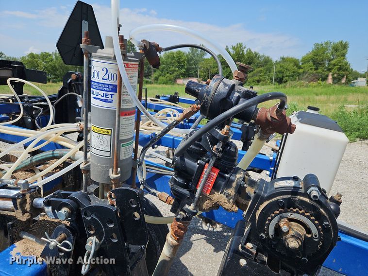 image for item DQ1829 Blu-Jet Land Runner  NH3 applicator