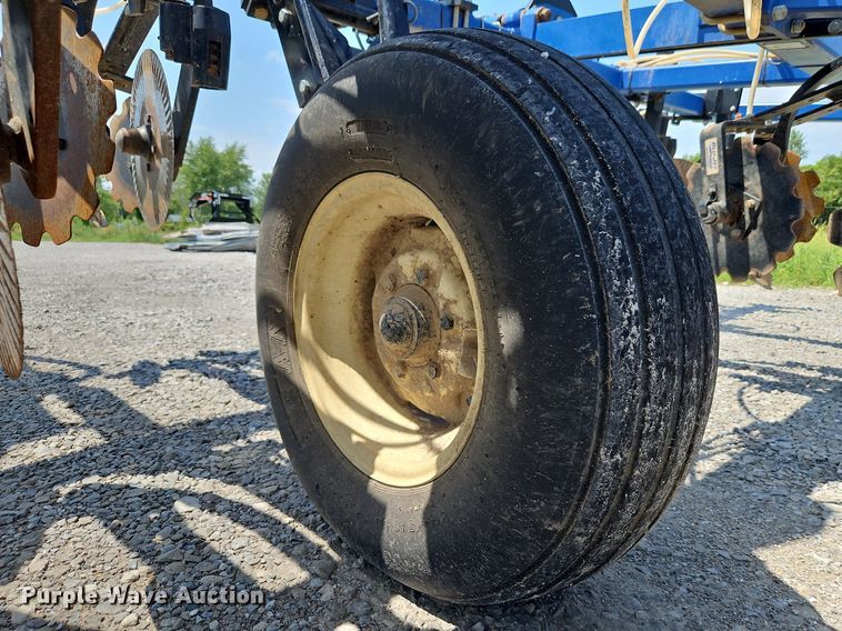 image for item DQ1829 Blu-Jet Land Runner  NH3 applicator