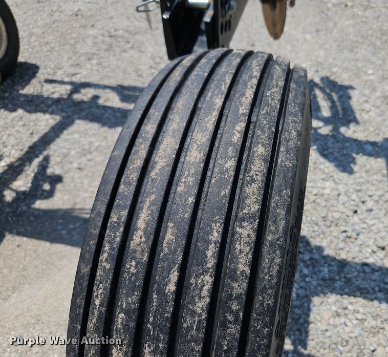 image for item DQ1829 Blu-Jet Land Runner  NH3 applicator