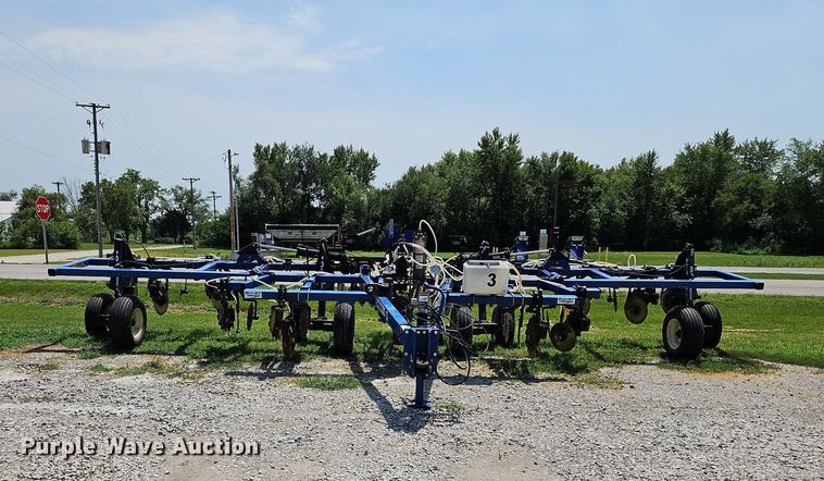 image for item DQ1830 Blu-Jet Land Runner  NH3 applicator