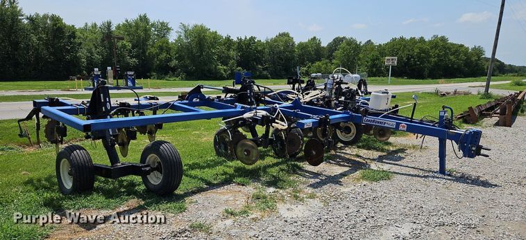image for item DQ1830 Blu-Jet Land Runner  NH3 applicator