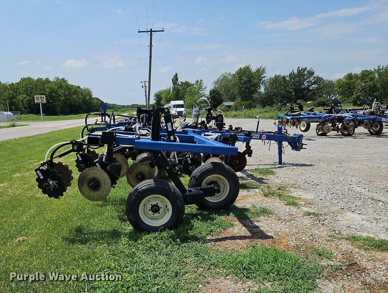 image for item DQ1830 Blu-Jet Land Runner  NH3 applicator