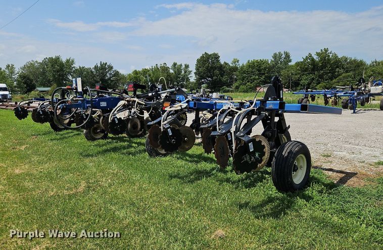 image for item DQ1830 Blu-Jet Land Runner  NH3 applicator