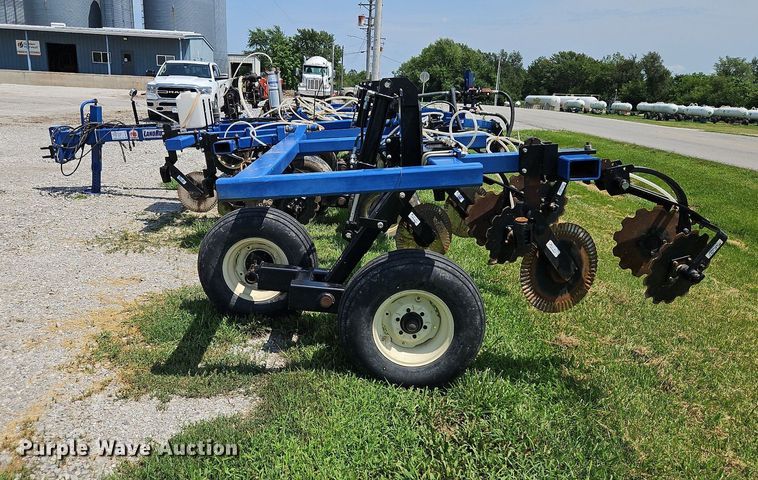 image for item DQ1830 Blu-Jet Land Runner  NH3 applicator