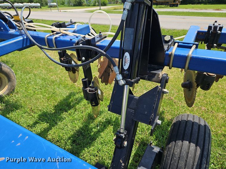 image for item DQ1830 Blu-Jet Land Runner  NH3 applicator