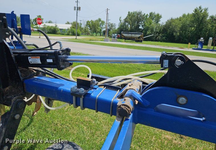 image for item DQ1830 Blu-Jet Land Runner  NH3 applicator