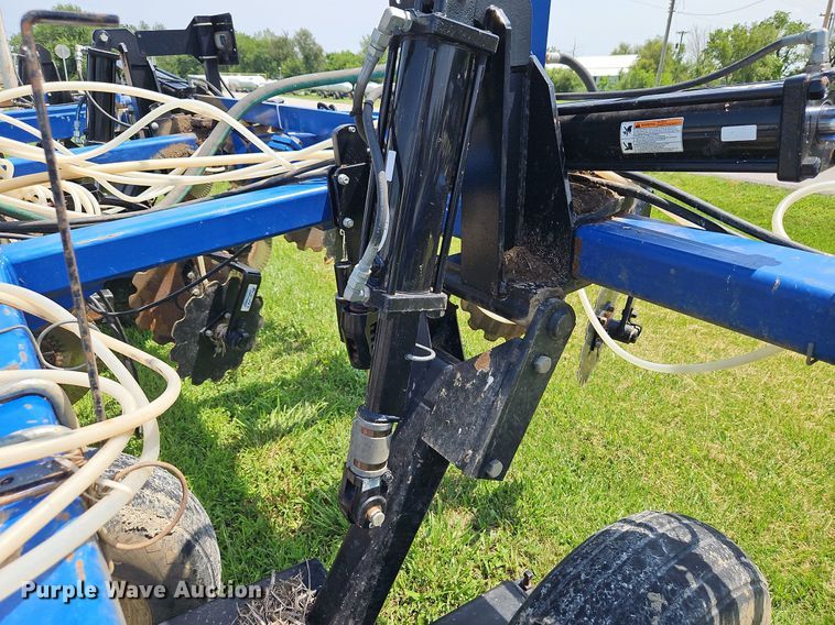 image for item DQ1830 Blu-Jet Land Runner  NH3 applicator