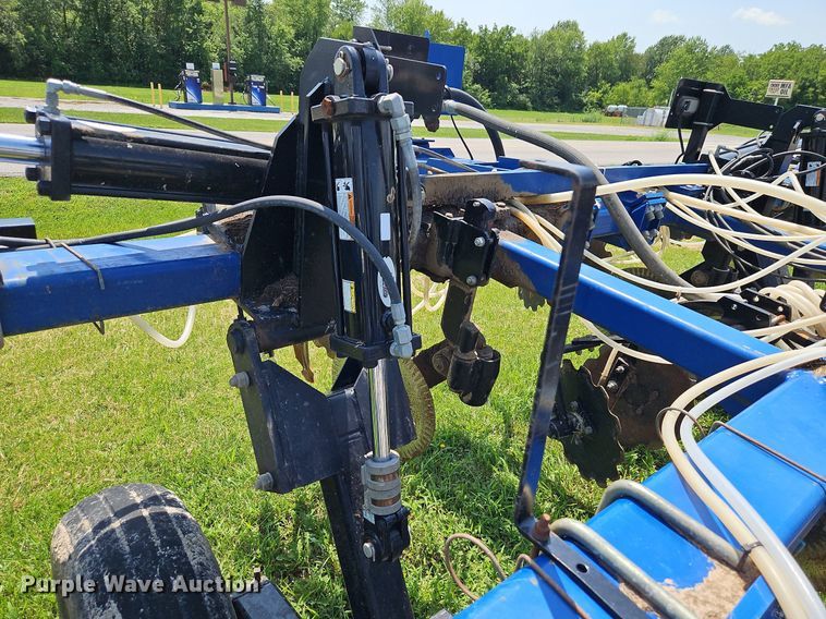 image for item DQ1830 Blu-Jet Land Runner  NH3 applicator
