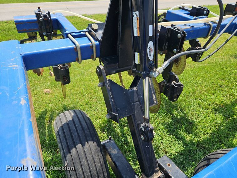 image for item DQ1830 Blu-Jet Land Runner  NH3 applicator