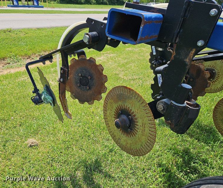 image for item DQ1830 Blu-Jet Land Runner  NH3 applicator