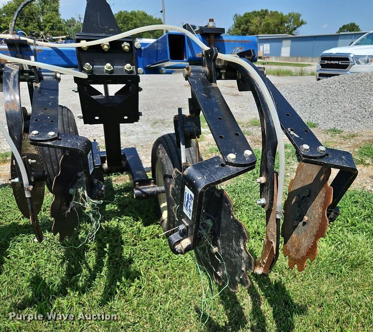 image for item DQ1830 Blu-Jet Land Runner  NH3 applicator