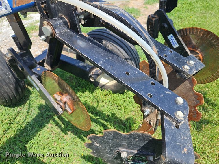 image for item DQ1830 Blu-Jet Land Runner  NH3 applicator