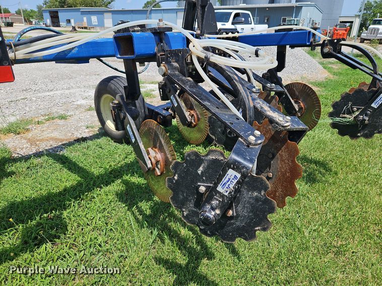 image for item DQ1830 Blu-Jet Land Runner  NH3 applicator