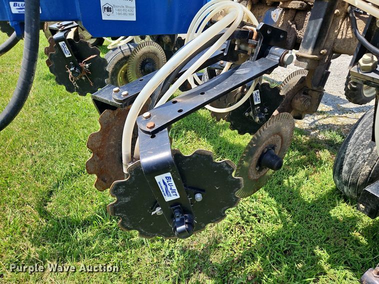 image for item DQ1830 Blu-Jet Land Runner  NH3 applicator