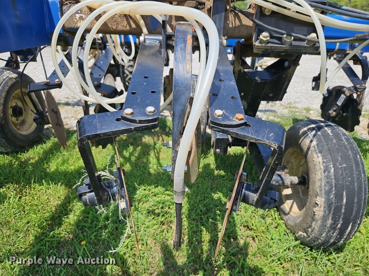 image for item DQ1830 Blu-Jet Land Runner  NH3 applicator