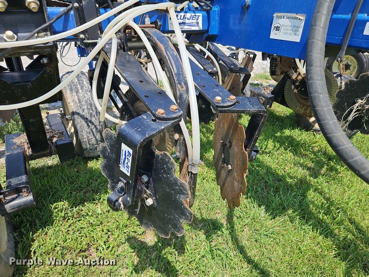 image for item DQ1830 Blu-Jet Land Runner  NH3 applicator