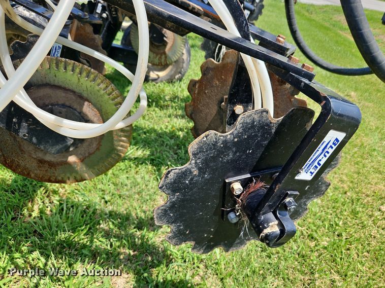 image for item DQ1830 Blu-Jet Land Runner  NH3 applicator