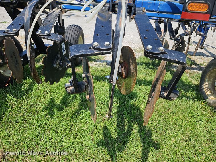 image for item DQ1830 Blu-Jet Land Runner  NH3 applicator