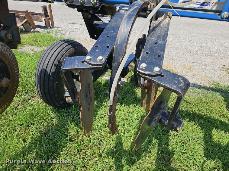 image for item DQ1830 Blu-Jet Land Runner  NH3 applicator