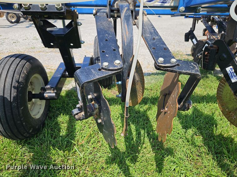 image for item DQ1830 Blu-Jet Land Runner  NH3 applicator