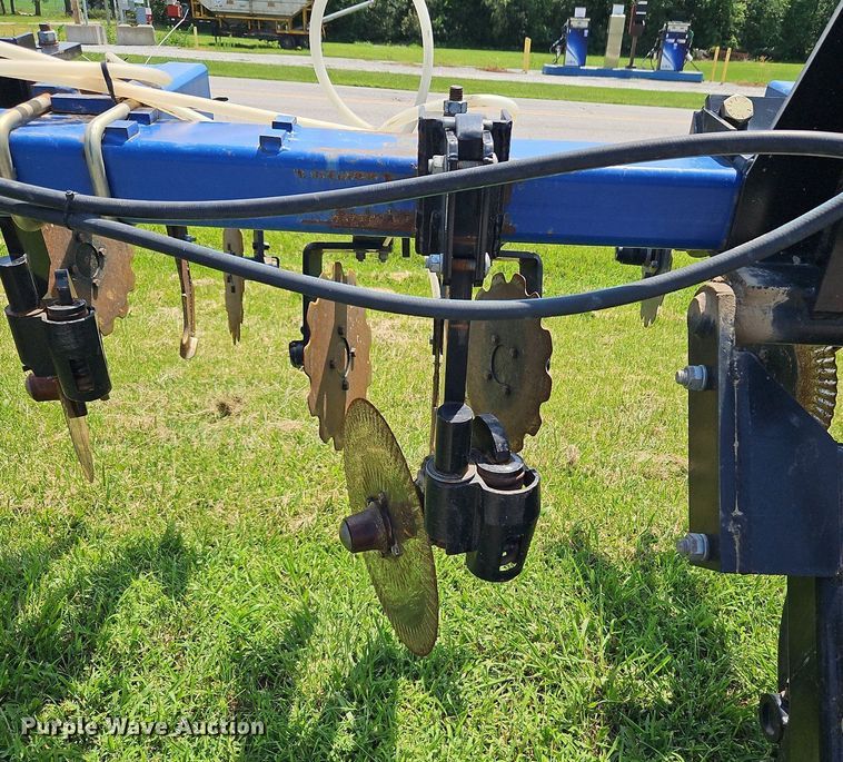 image for item DQ1830 Blu-Jet Land Runner  NH3 applicator