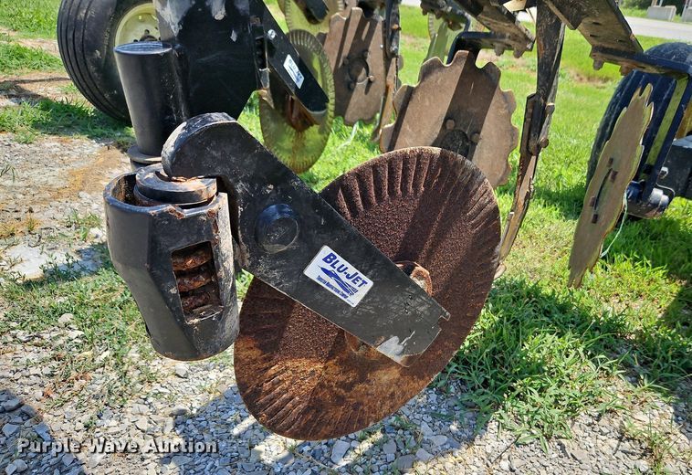 image for item DQ1830 Blu-Jet Land Runner  NH3 applicator