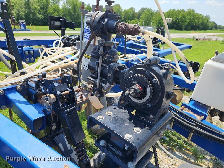 image for item DQ1830 Blu-Jet Land Runner  NH3 applicator