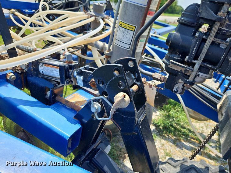 image for item DQ1830 Blu-Jet Land Runner  NH3 applicator