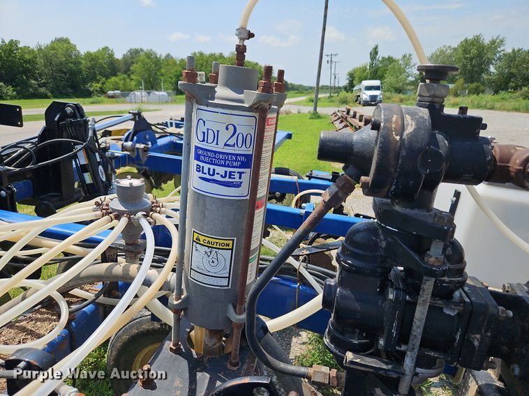 image for item DQ1830 Blu-Jet Land Runner  NH3 applicator