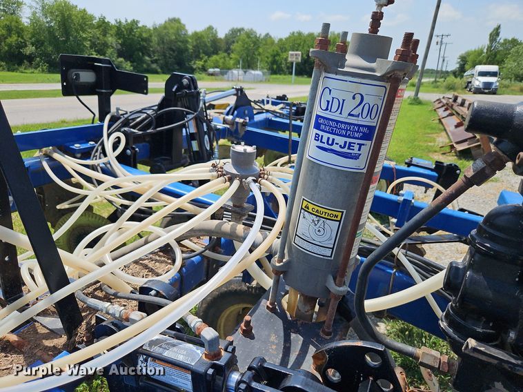 image for item DQ1830 Blu-Jet Land Runner  NH3 applicator