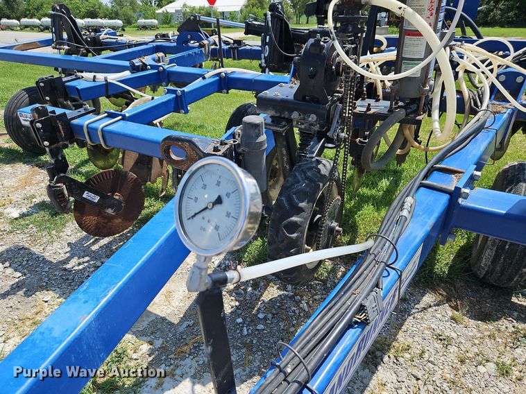 image for item DQ1830 Blu-Jet Land Runner  NH3 applicator