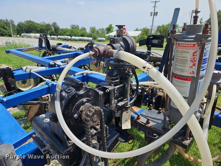 image for item DQ1830 Blu-Jet Land Runner  NH3 applicator