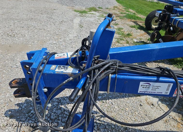image for item DQ1830 Blu-Jet Land Runner  NH3 applicator