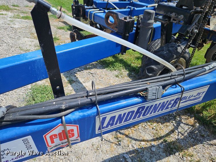 image for item DQ1830 Blu-Jet Land Runner  NH3 applicator