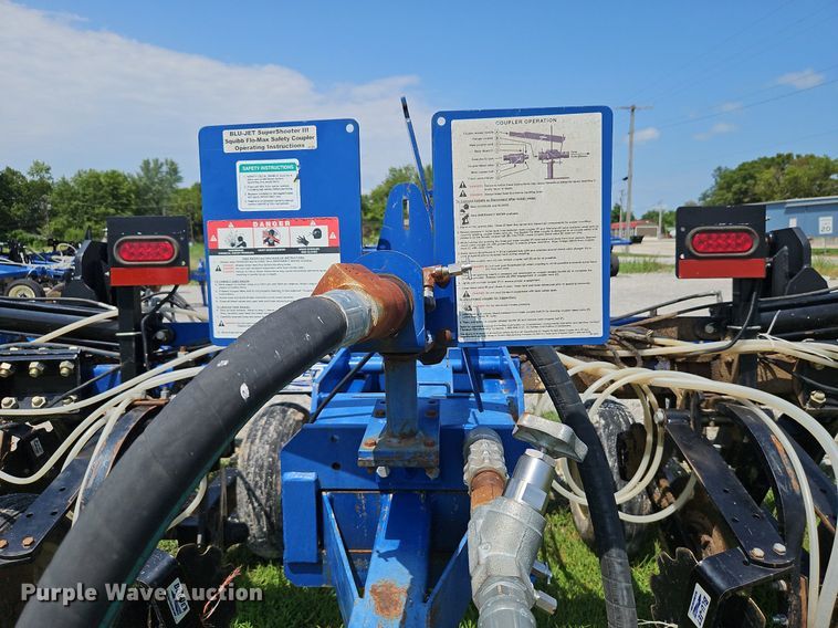 image for item DQ1830 Blu-Jet Land Runner  NH3 applicator