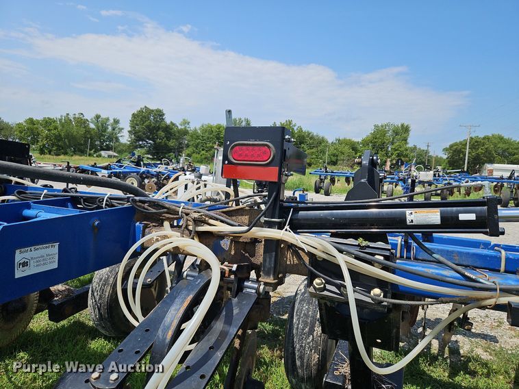 image for item DQ1830 Blu-Jet Land Runner  NH3 applicator