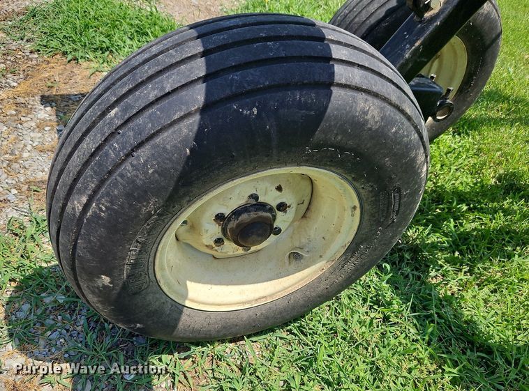 image for item DQ1830 Blu-Jet Land Runner  NH3 applicator