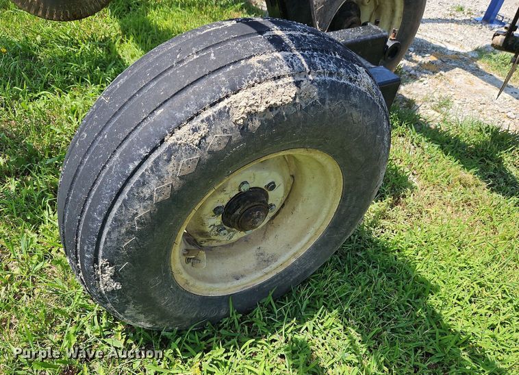 image for item DQ1830 Blu-Jet Land Runner  NH3 applicator