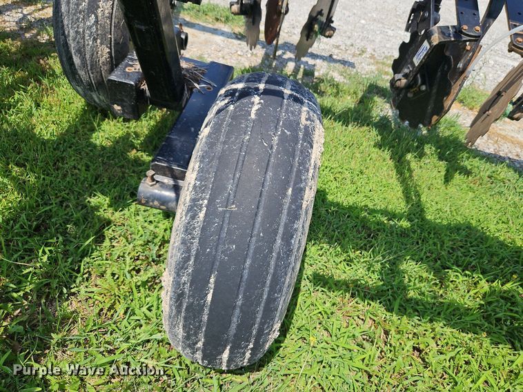 image for item DQ1830 Blu-Jet Land Runner  NH3 applicator