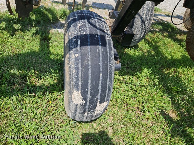 image for item DQ1830 Blu-Jet Land Runner  NH3 applicator