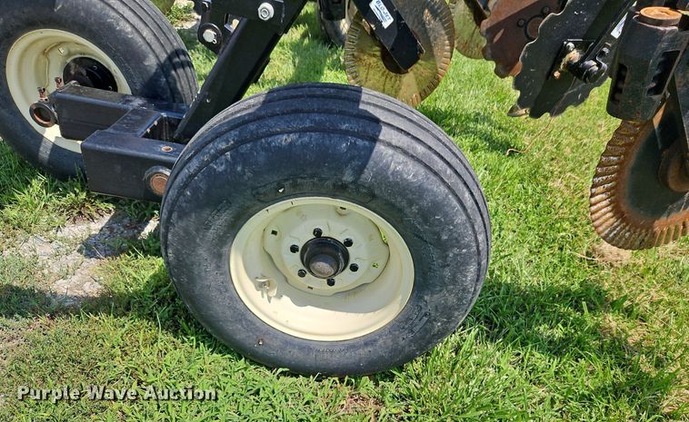 image for item DQ1830 Blu-Jet Land Runner  NH3 applicator