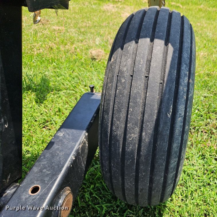 image for item DQ1830 Blu-Jet Land Runner  NH3 applicator