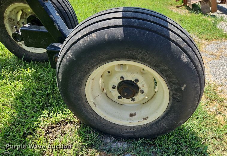 image for item DQ1830 Blu-Jet Land Runner  NH3 applicator