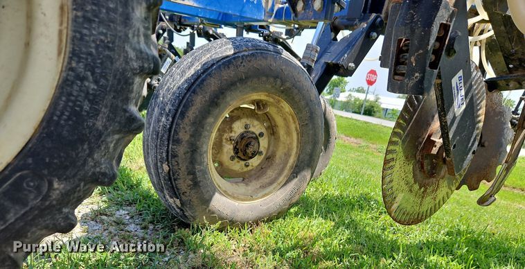 image for item DQ1830 Blu-Jet Land Runner  NH3 applicator