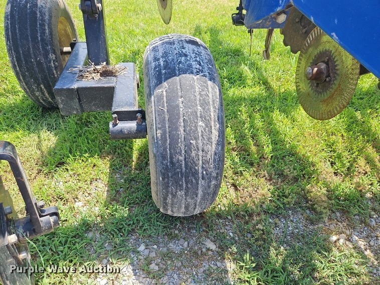 image for item DQ1830 Blu-Jet Land Runner  NH3 applicator
