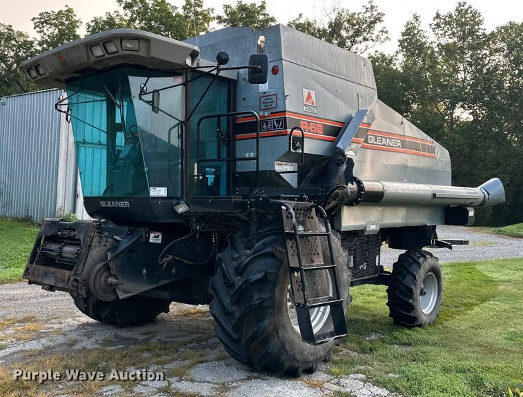 image for item DS2063 1996 Gleaner R62  combine