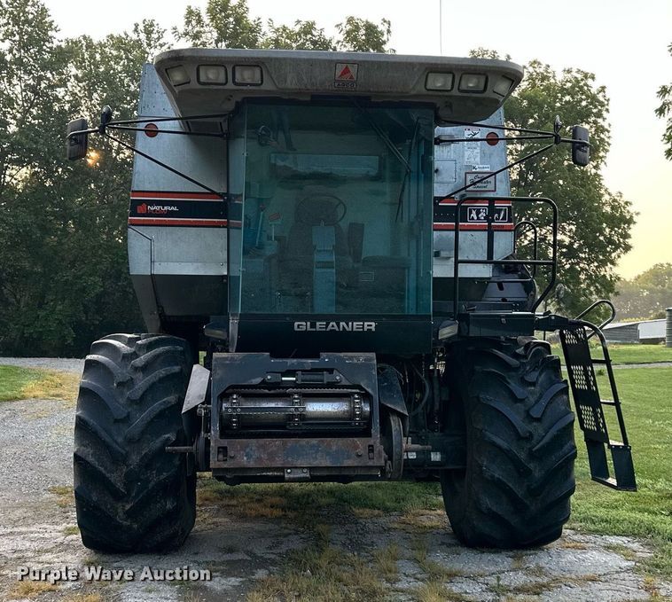 image for item DS2063 1996 Gleaner R62  combine