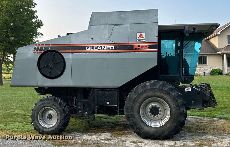 image for item DS2063 1996 Gleaner R62  combine