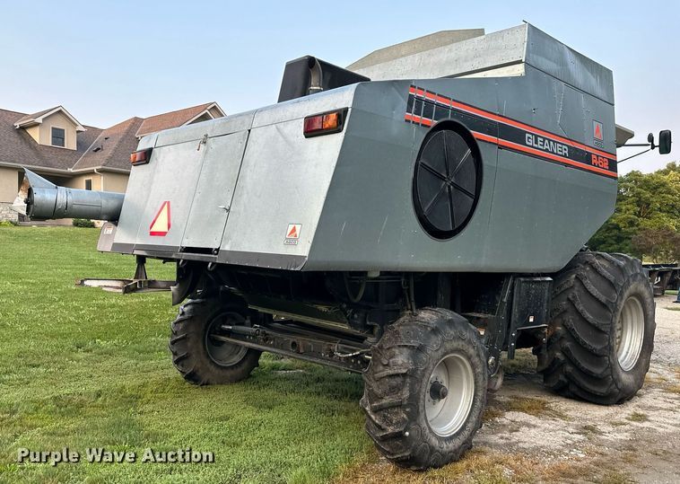 image for item DS2063 1996 Gleaner R62  combine