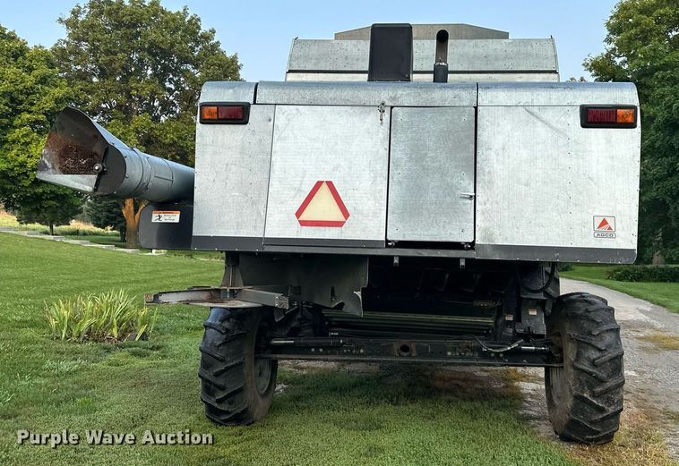 image for item DS2063 1996 Gleaner R62  combine